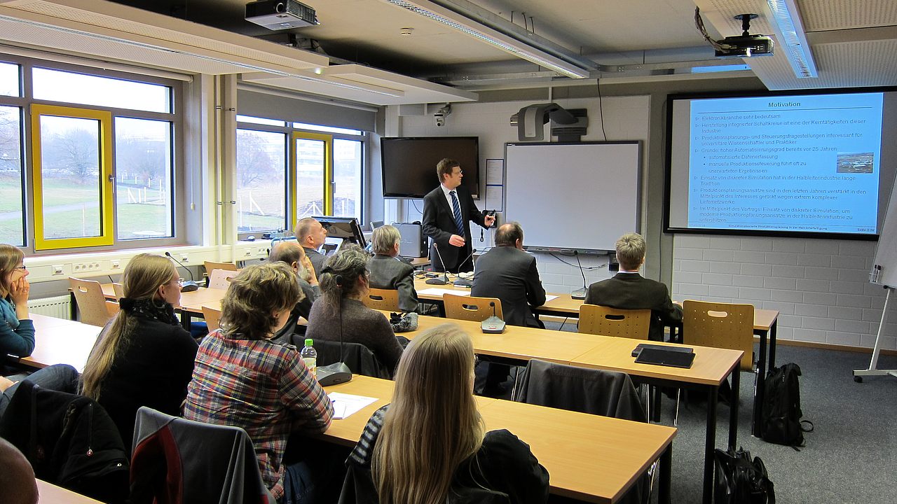 Er dushda xotiniga irgib tushmoqda (foto)