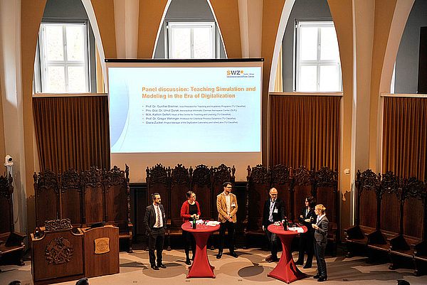 Einer der Höhepunkte des zweiten „Clausthal-Göttingen International Workshop on Simulation Science“ war die Podiumsdiskussion zu digitalen Lehr- und Lernmethoden. Foto: Ernst 