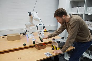 Interaktion von Mensch und Maschine, Foto: Herzog